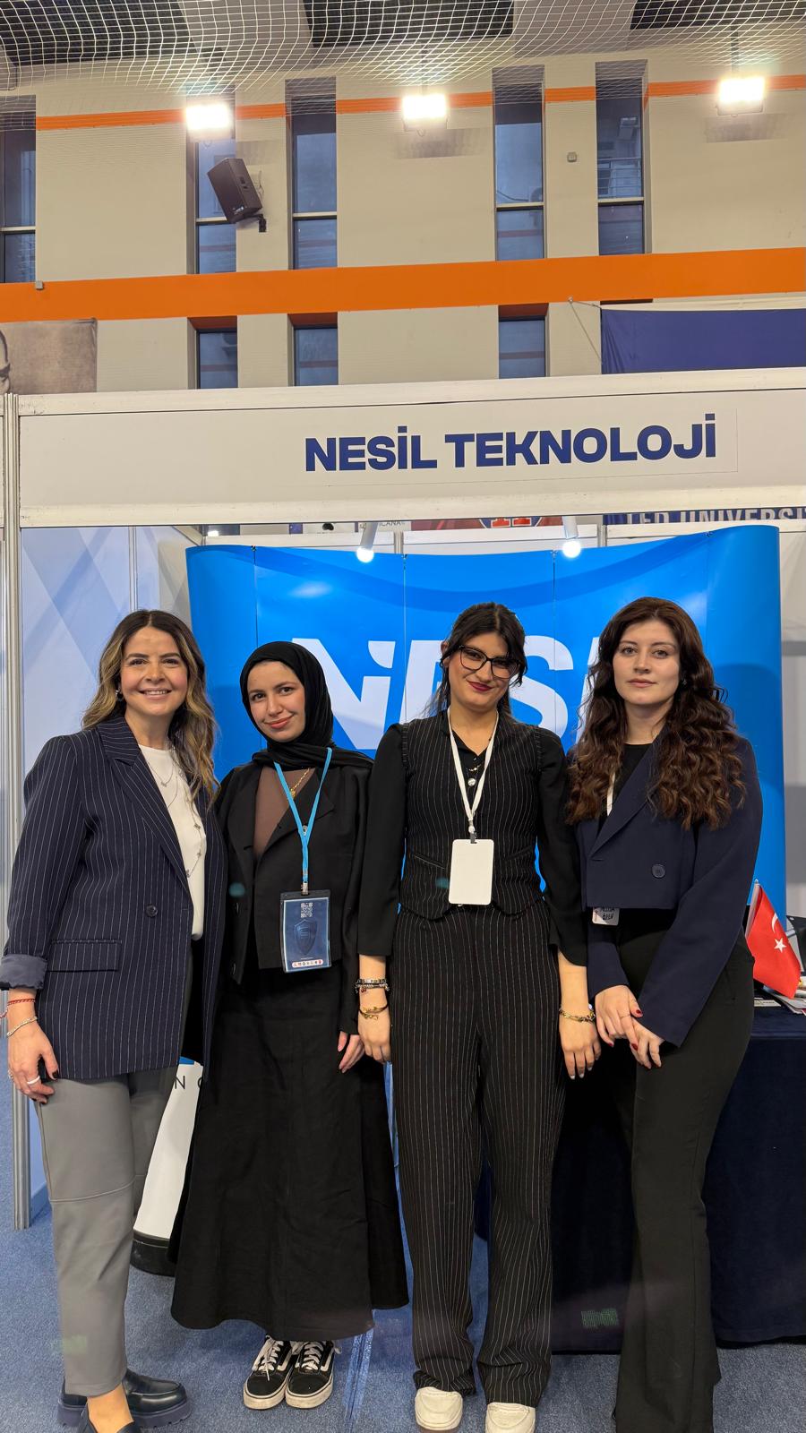 TED Üniversitesi'nde kurulan Nesil Teknoloji standında öğrencilerle KVKK ve siber güvenlik kariyeri üzerine sohbet